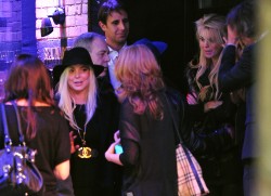LindsayLohan.us 17584ae99e4276b0f8fe2570b49129a0 Lindsay Lohan in New York City 12.21.2011 Lindsay Lohan Pictures and videos