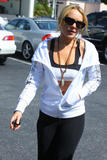LindsayLohan.us 25accc6a2bc6a739de40d79fc95a15ba Lindsay Lohan   wearing a sports bra at a Coffee Bean & Tea Leaf in LA 07/09/10 Lindsay Lohan Pictures and videos
