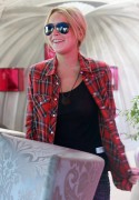 LindsayLohan.us 3a80c3ddef58ec940976c72a0b2125f7  Lindsay Lohan out shopping at Sama Eye Wear and gets gas in West Hollywood August 27 x60 Lindsay Lohan Pictures and videos
