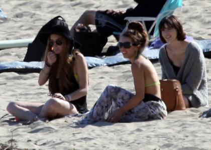 LindsayLohan.us 45ef6be129311890163c88bfee305a76 lindsaylohan love:

Malibu Beach April 10 Lindsay Lohan Pictures and videos