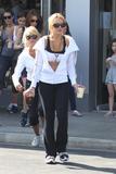 LindsayLohan.us 47a7d57976f8ec2e8fff349d1aee00e3 Lindsay Lohan   wearing a sports bra at a Coffee Bean & Tea Leaf in LA 07/09/10 Lindsay Lohan Pictures and videos