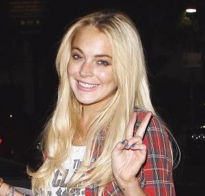 LindsayLohan.us 61ce2a83b197e6a95d0a9b4d2fe5bc52  Lindsay Lohan pumping in Hollywood 8/26/10 Lindsay Lohan Pictures and videos