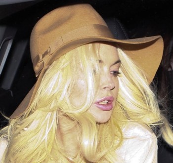 LindsayLohan.us Lindsay Lohan Leaving Ken Paves Salon 12/6/2011 Lindsay Lohan Pictures and videos LindsayLohan.us 73f1af977b268c4fa24a09d62fa31192 Lindsay Lohan Leaving Ken Paves Salon 12/6/2011 Lindsay Lohan Pictures and videos