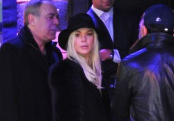 LindsayLohan.us 7b521af746d4f97e7349169d2df66c34 Lindsay Lohan in New York City 12.21.2011 Lindsay Lohan Pictures and videos