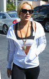 LindsayLohan.us 8aafbc50a8453500a80bc6e3579934f4 Lindsay Lohan   wearing a sports bra at a Coffee Bean & Tea Leaf in LA 07/09/10 Lindsay Lohan Pictures and videos