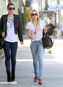 LindsayLohan.us 8f75301581bd440ac6090e4c315d37b9 Lindsay Lohan in jeans out in LA candids   Aug 29 Lindsay Lohan Pictures and videos
