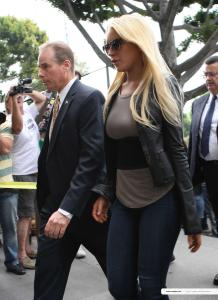 LindsayLohan.us dd6c437edb5d6bffec4bd2d7cdf6a1f9 Lindsay Lohan @ court house in Beverly Hills   Jul 20  Lindsay Lohan Pictures and videos