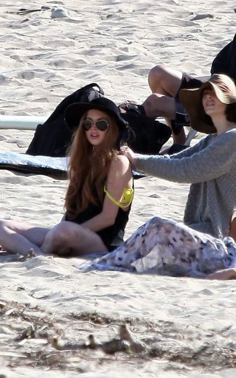 LindsayLohan.us e6377484cb5016c377f1e185757ea5ca lindsaylohan love:

Malibu Beach April 10 Lindsay Lohan Pictures and videos